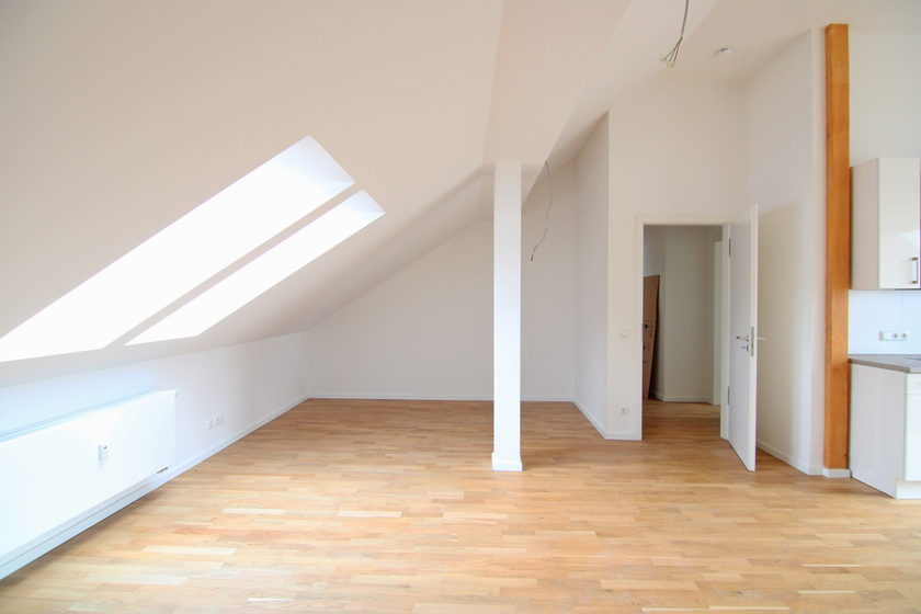 Wohnzimmer mit offener Küche