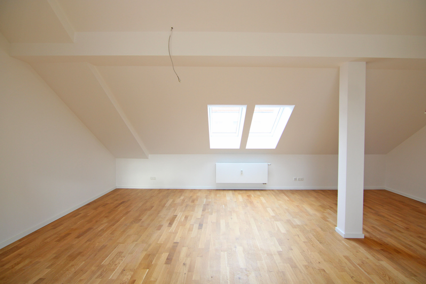 Wohnzimmer mit offener Küche