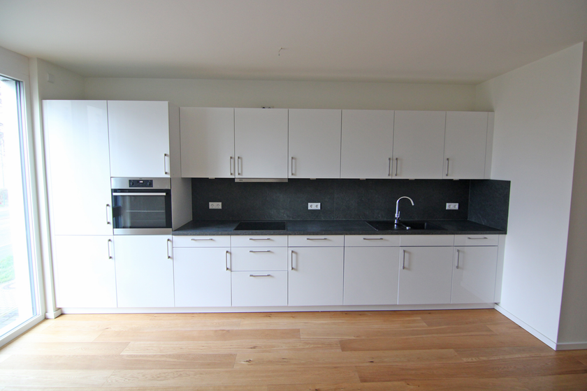 Bildschöne, modernisierte Altbauwohnung mit Parkett, EBK und 2 Balkonen! - Photo 1