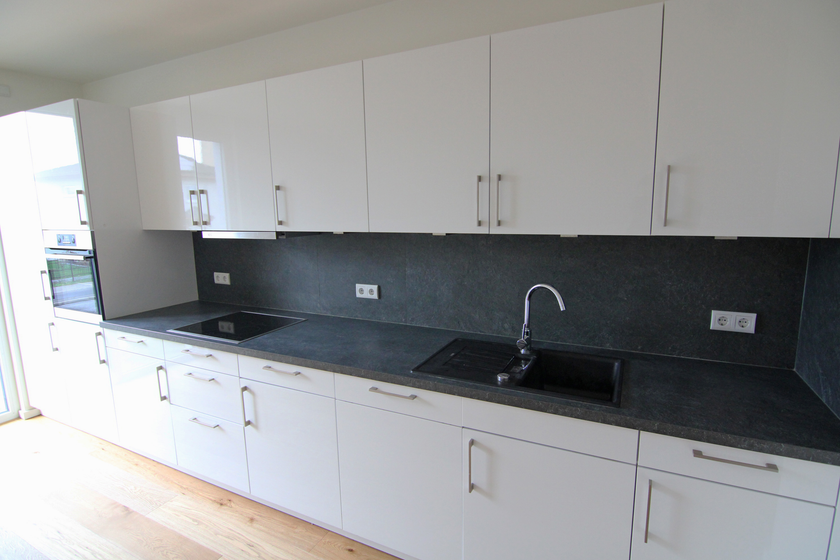 Bildschöne, modernisierte Altbauwohnung mit Parkett, EBK und 2 Balkonen! - Photo 4