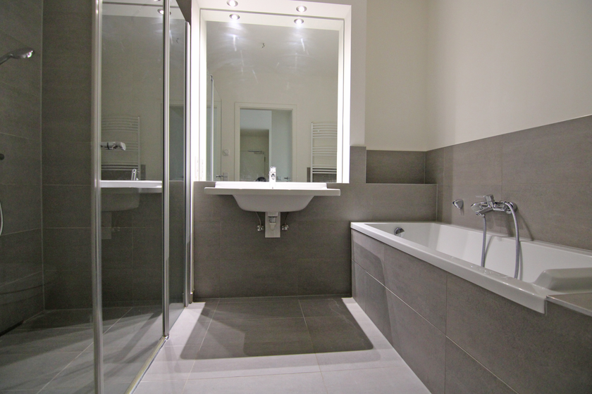 Bildschöne, modernisierte Altbauwohnung mit Parkett, EBK und 2 Balkonen! - Foto 5