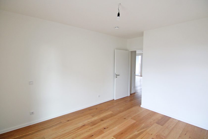 Bildschöne, modernisierte Altbauwohnung mit Parkett, EBK und 2 Balkonen! - Foto 2