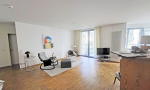 Geräumiges Wohnzimmer