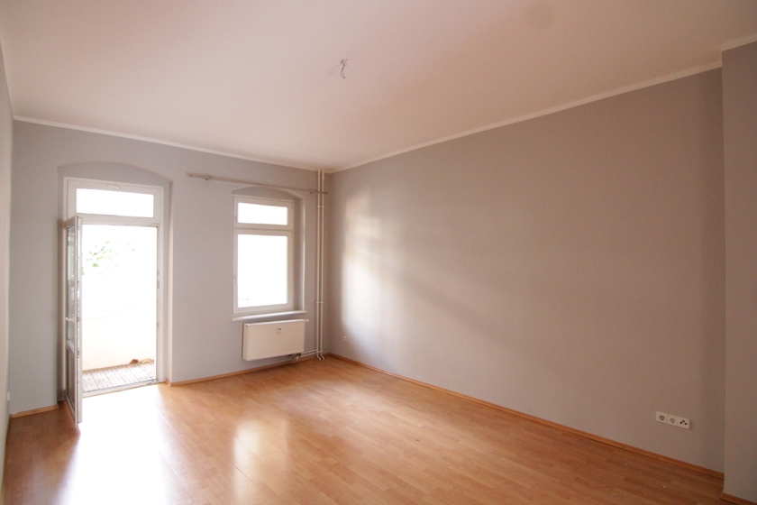 Ab 01.10.2026: tolle Komfortwohnung mit Balkon, Einbauküche und Komfortausstattung - helles 1.OG! - Foto 2