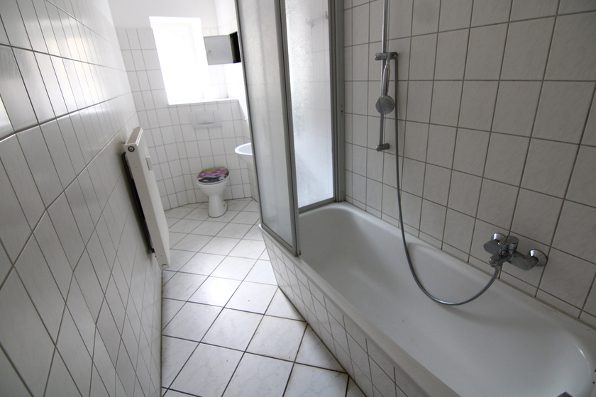 Ab 01.10.2026: tolle Komfortwohnung mit Balkon, Einbauküche und Komfortausstattung - helles 1.OG! - Foto 4