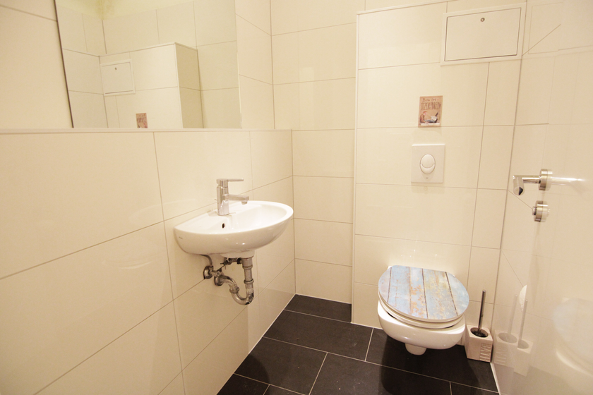 Saniertes WC