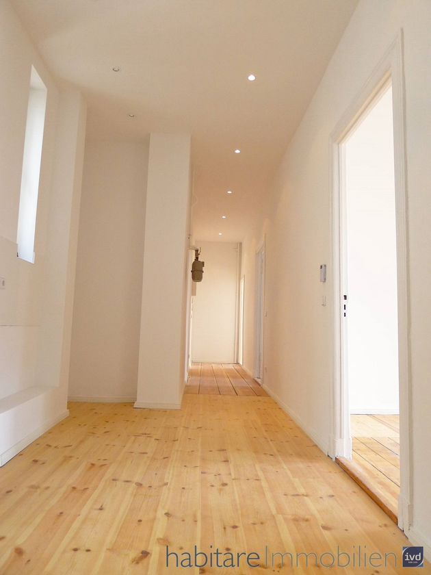 Flur mit offener Küche