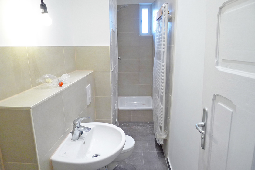 Tolle Altbauwohnung mit Dielenböden - ruhige Lage am Wehneltsteig, mit Renovierungsbedarf - Photo 3