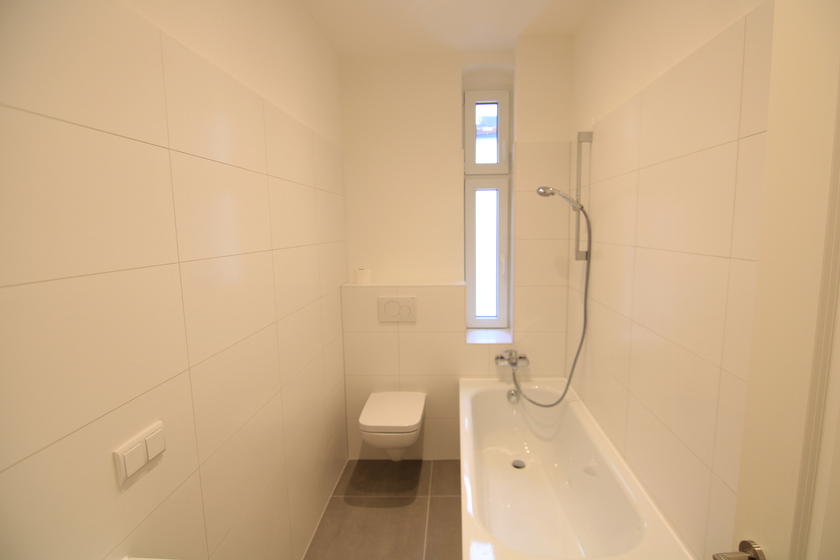 Neues Wannenbad mit Fenster