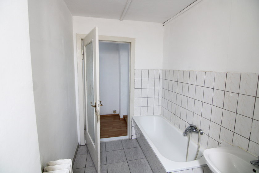 Tolle Altbauwohnung mit Dielenböden - ruhige Lage am Wehneltsteig, mit Renovierungsbedarf - Photo 5