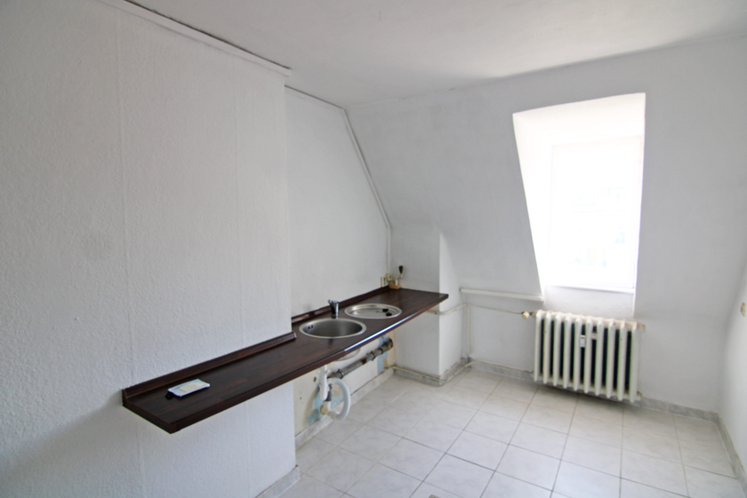 Tolle Altbauwohnung mit Dielenböden - ruhige Lage am Wehneltsteig, mit Renovierungsbedarf - Photo 3