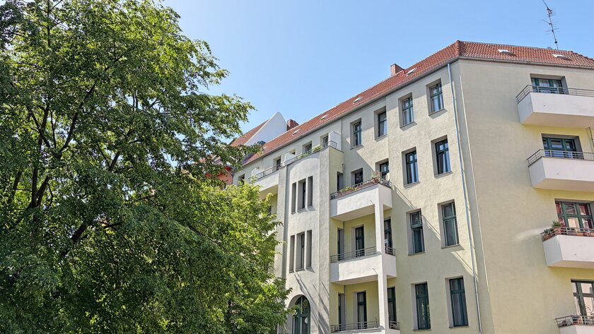 Atmosphärischer Altbauklassiker mit Dielen und EBK - tolle Lage Radickestraße! - Photo 4