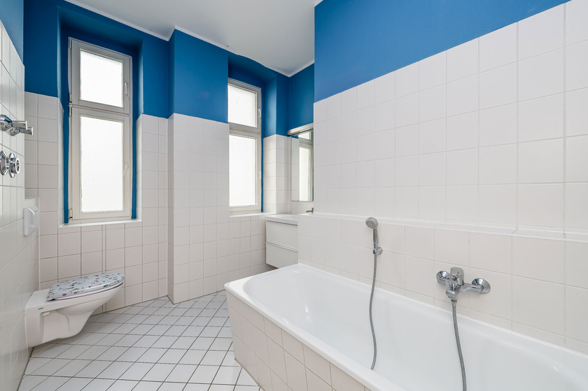 Luftiges Bad mit Fenster