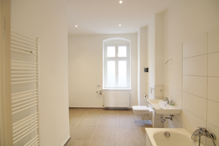 Elegantes, großes Bad