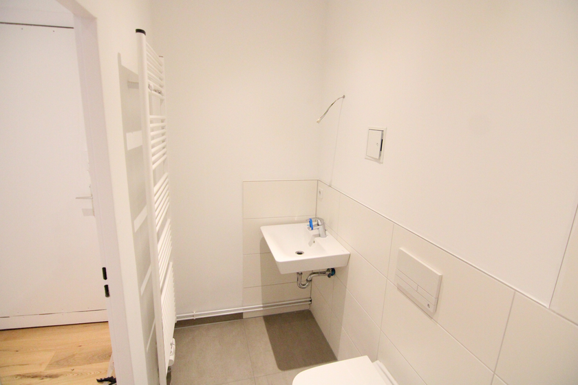 Tolle Altbauwohnung mit Dielenböden - ruhige Lage am Wehneltsteig, mit Renovierungsbedarf - Photo 2