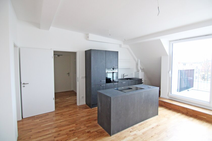 Wohnzimmer mit offener Küche