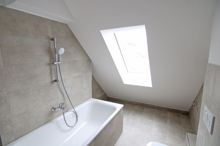 Elegantes Bad mit Wanne + Du