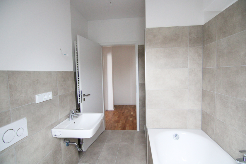 Elegantes Bad mit Wanne + Du