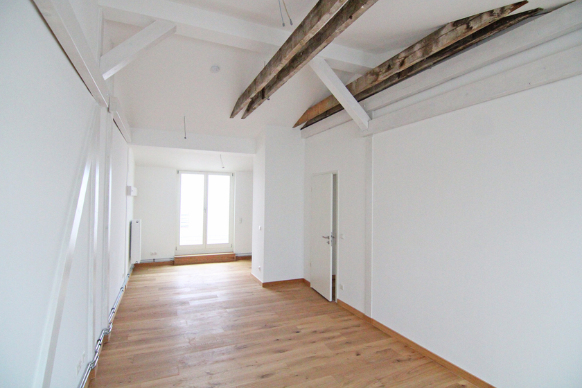 Geräumiges Wohnzimmer