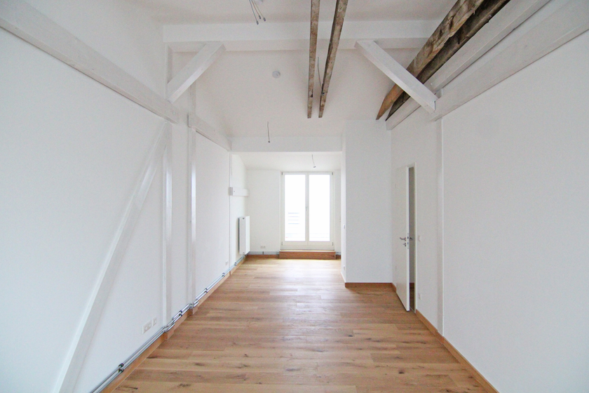 Geräumiges Wohnzimmer