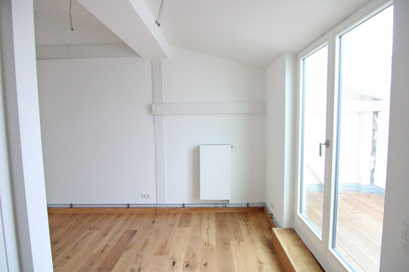 Geräumiges Wohnzimmer
