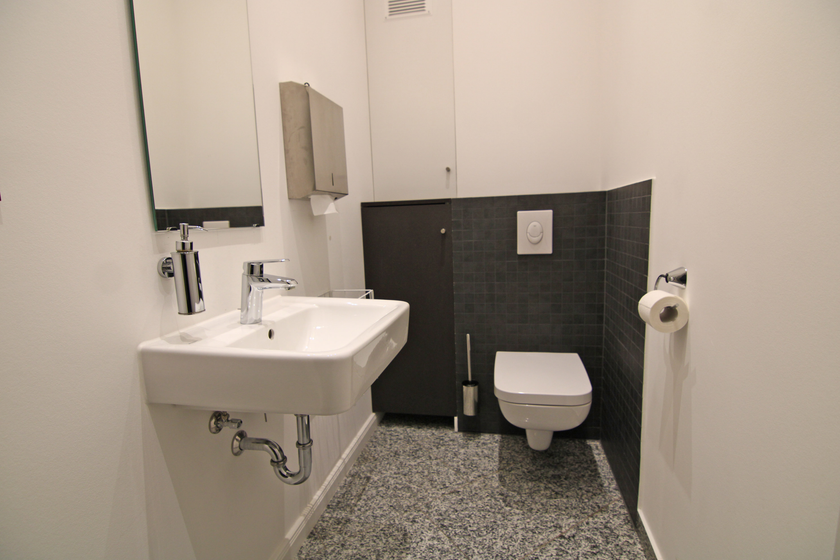 Elegant gefliestes WC