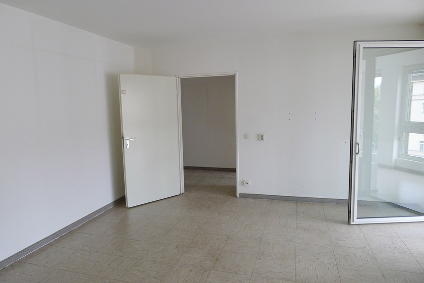 Geräumiges Wohnzimmer