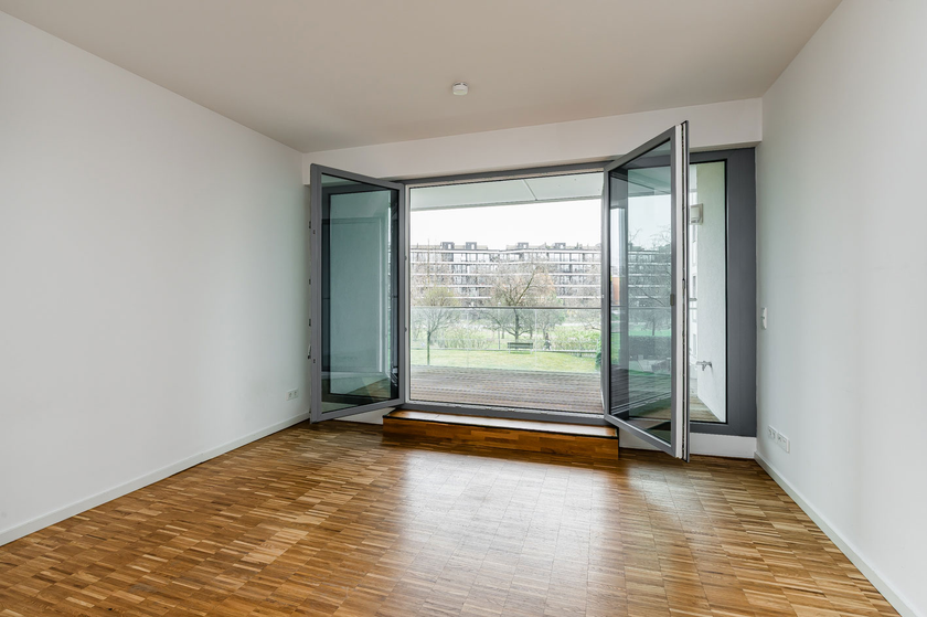 Bildschöne, modernisierte Altbauwohnung mit Parkett, EBK und 2 Balkonen! - Foto 2