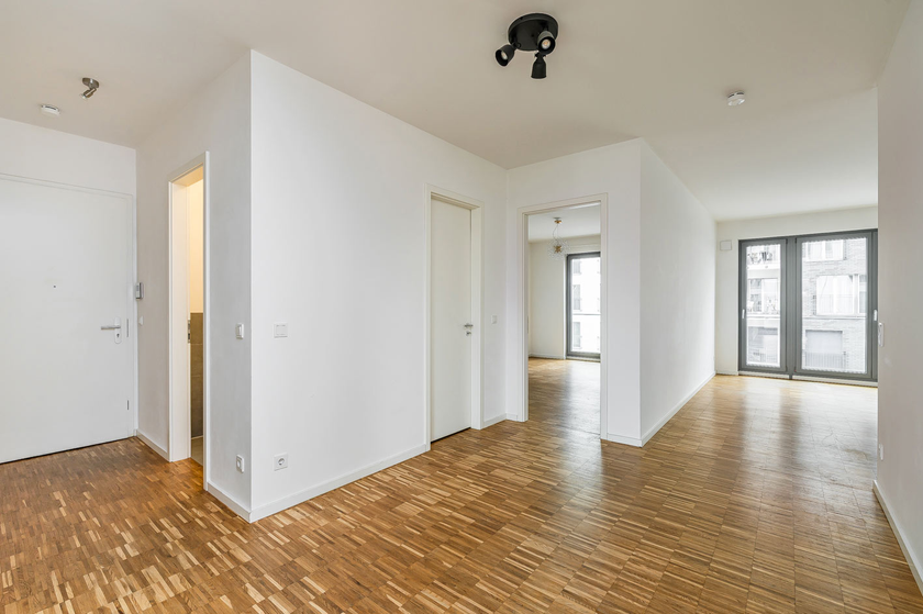 Bildschöne, modernisierte Altbauwohnung mit Parkett, EBK und 2 Balkonen! - Foto 5