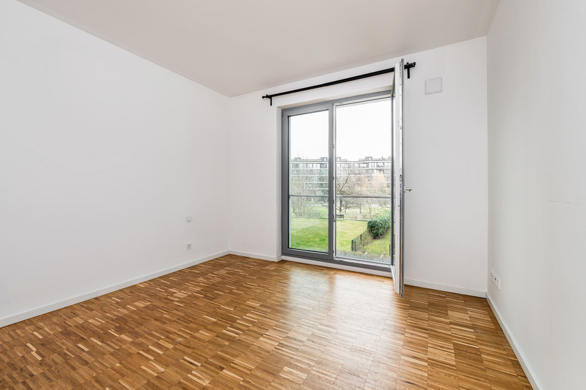 Bildschöne, modernisierte Altbauwohnung mit Parkett, EBK und 2 Balkonen! - Foto 1