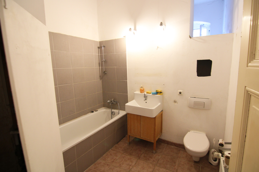 Badezimmer mit Badewanne