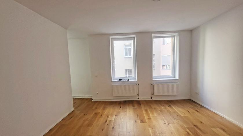 Kleines Wohnglück mit Stil, Balkon und Aufzug - Erstbezug nach Totalmodernisierung, Barfusstraße! - Photo 1