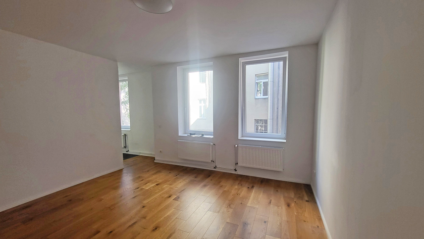 Kleines Wohnglück mit Stil, Balkon und Aufzug - Erstbezug nach Totalmodernisierung, Barfusstraße! - Photo 2