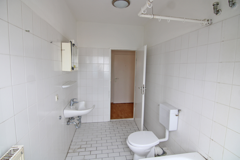 Tolle Altbauwohnung im Zweitbezug nach Komplettmodernisierung, helles 4.OG, Toplage Stephanstraße! - Photo 4