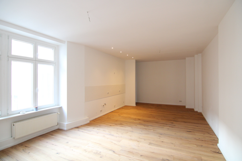 Großer Wohnbereich mit off. Kü