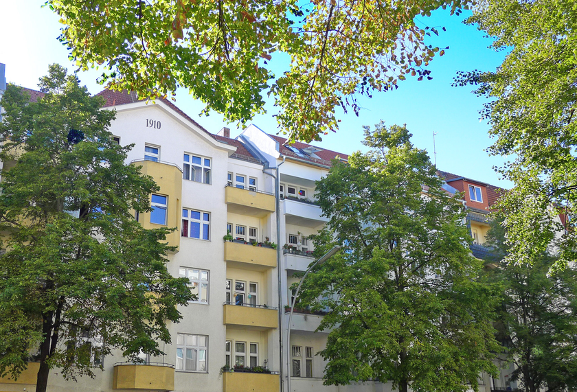 Atmosphärischer Altbauklassiker mit Dielen und EBK - tolle Lage Radickestraße! - Photo 3