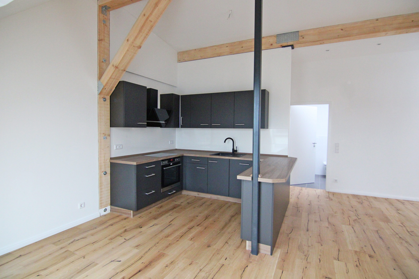 Bildschöne, modernisierte Altbauwohnung mit Parkett, EBK und 2 Balkonen! - Photo 1