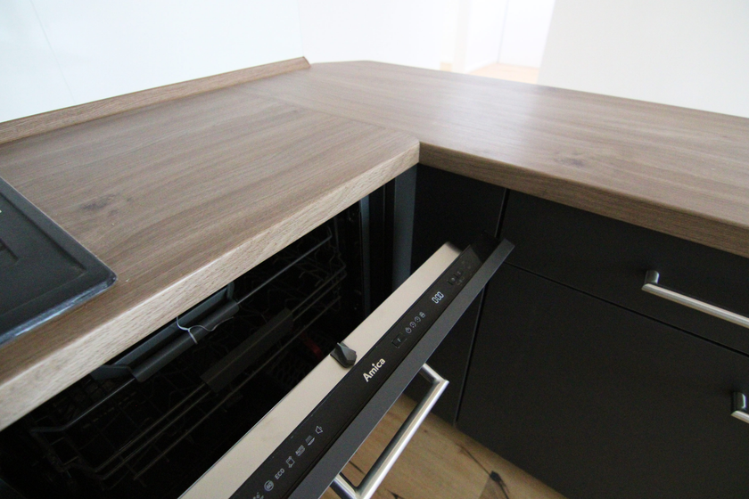 Bildschöne, modernisierte Altbauwohnung mit Parkett, EBK und 2 Balkonen! - Photo 2
