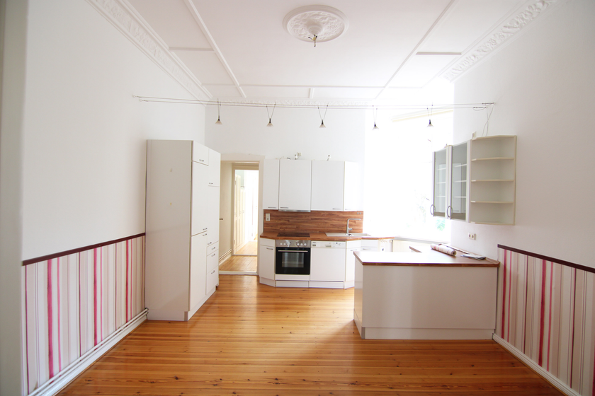 Zimmer mit offener Küche