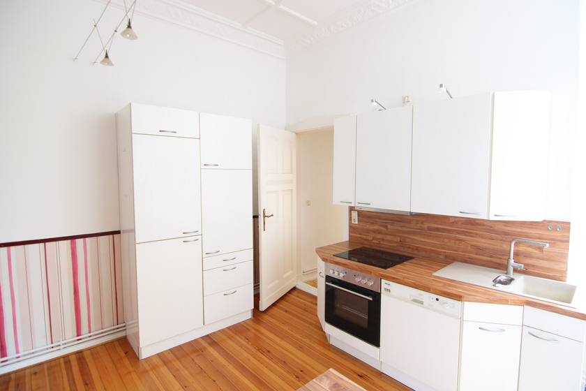 Zimmer mit offener Küche