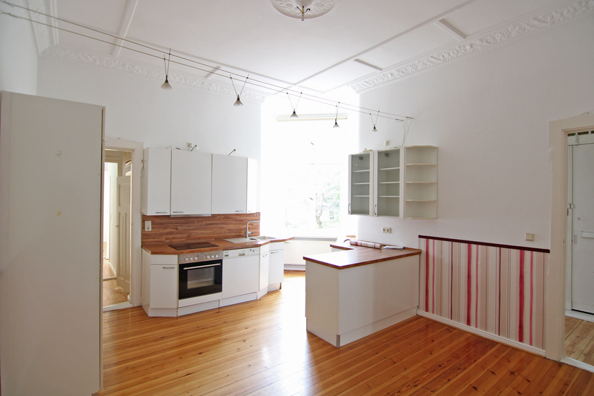 Zimmer mit offener Küche