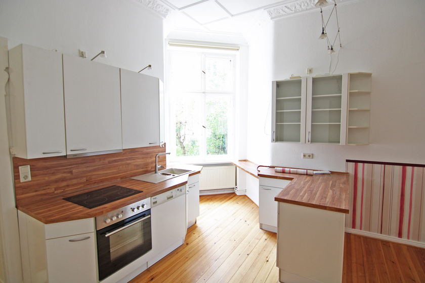 Zimmer mit offener Küche