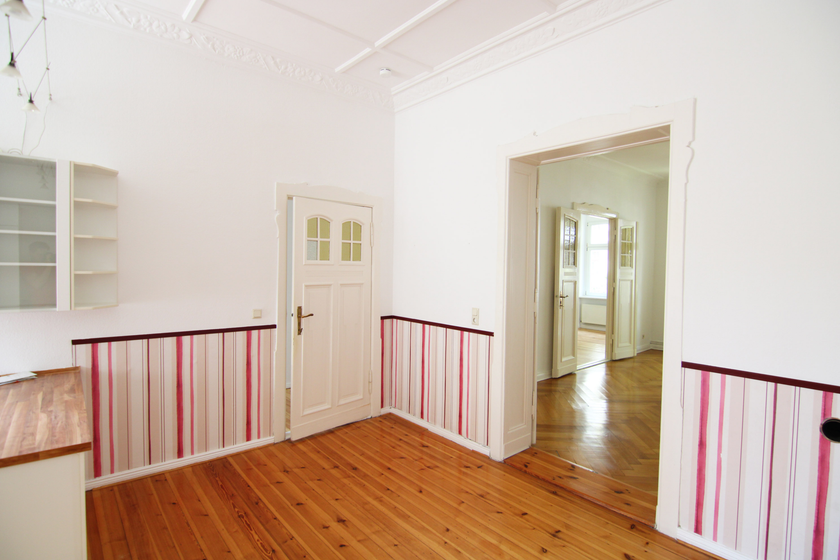 Zimmer mit offener Küche