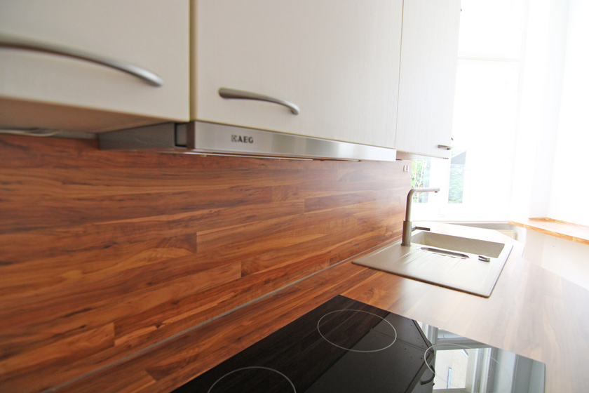 Zimmer mit offener Küche