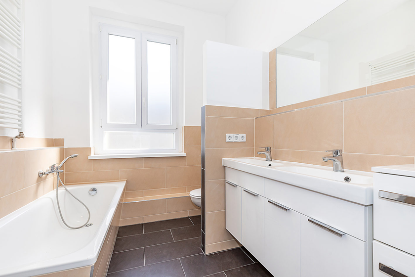 Wannenbad (Bad 1 von 2)