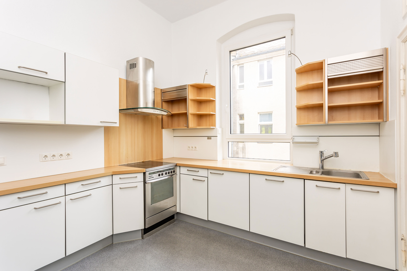 Küche mit Bestands-Einbauküche