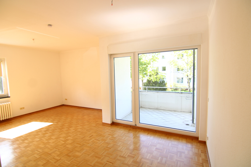 Klassische Altbauwohnung mit 2 Balkonen in der Rodenbergstraße/Renovierungsbedarf - Photo 2