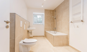 Neues Wannenbad mit Fenster