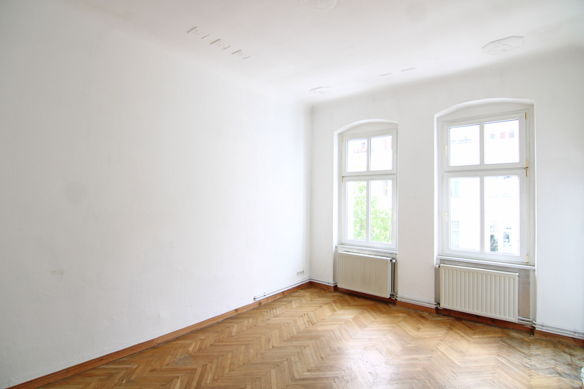 Stuck-Wohnzimmer mit Balkon
