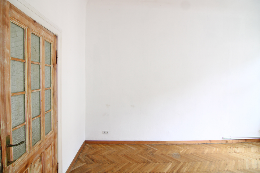 Stuck-Wohnzimmer mit Balkon
